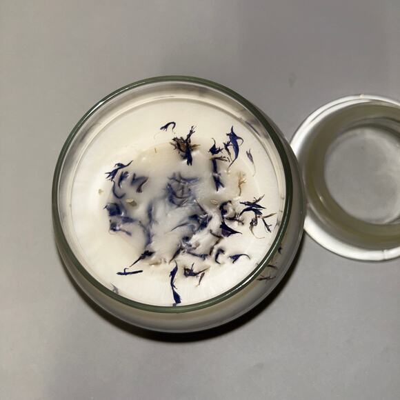 Southern Charm Candle Company Winter Nights Dried Flower Floral Candle - Picture 4 of 4